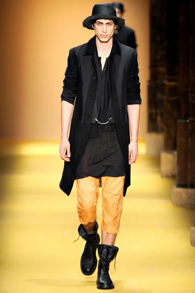 Look 8